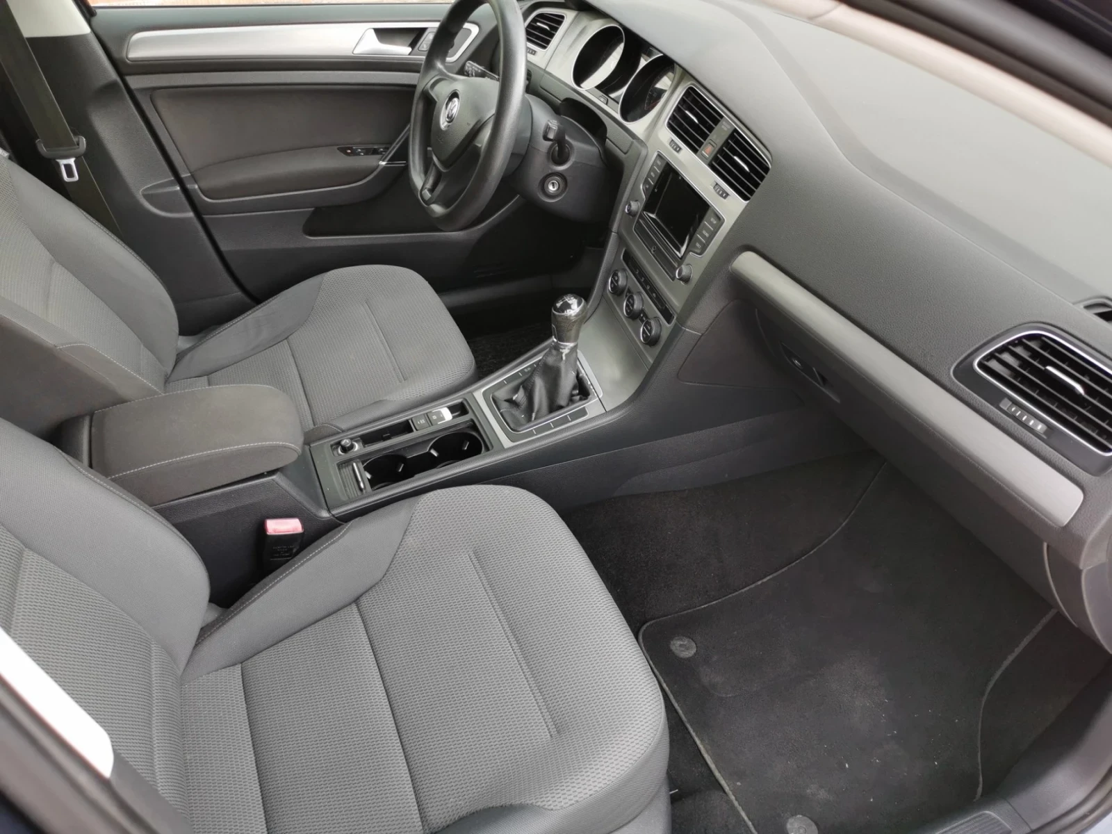 VW Golf 1.6 TDI 110ps E6b - изображение 7