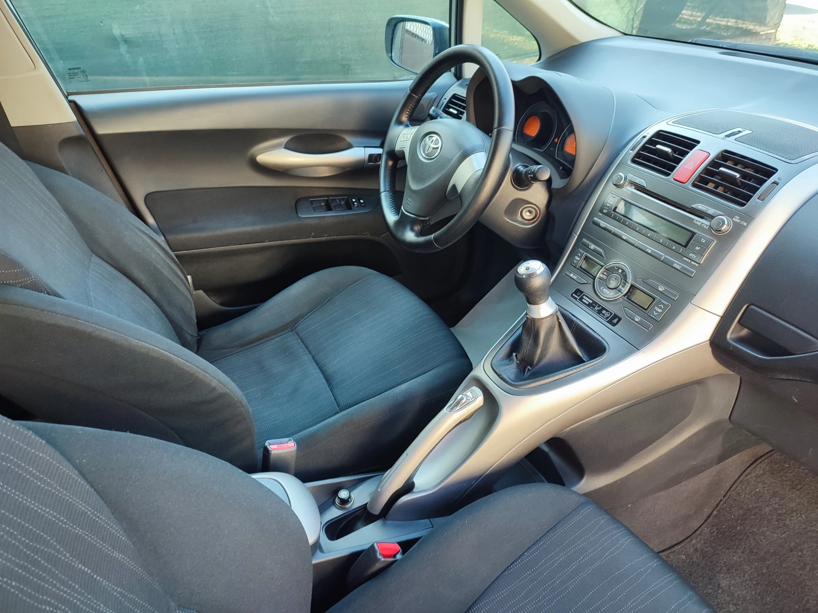 Toyota Auris 1.6i-124kc-ЕВРО4-КЛИМАТРОНИК, снимка 11 - Автомобили и джипове - 53662543