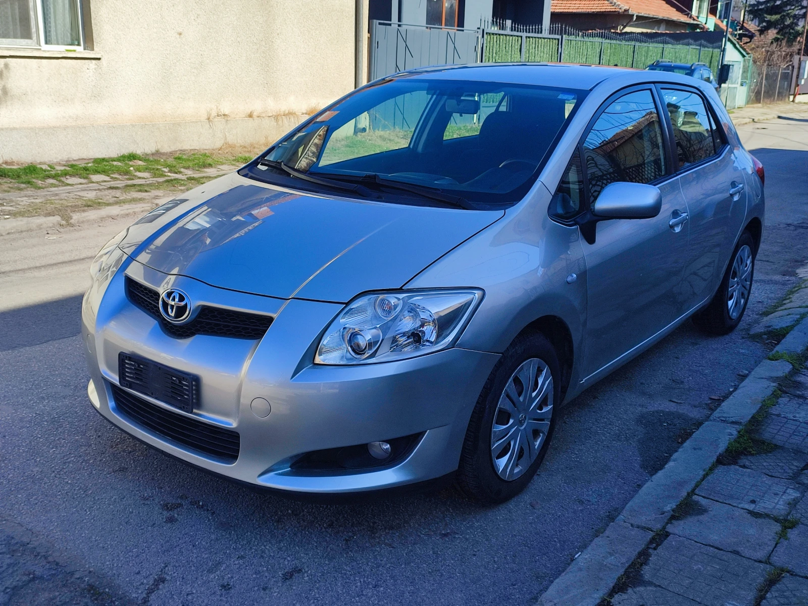 Toyota Auris 1.6i-124kc-ЕВРО4-КЛИМАТРОНИК, снимка 2 - Автомобили и джипове - 53662543