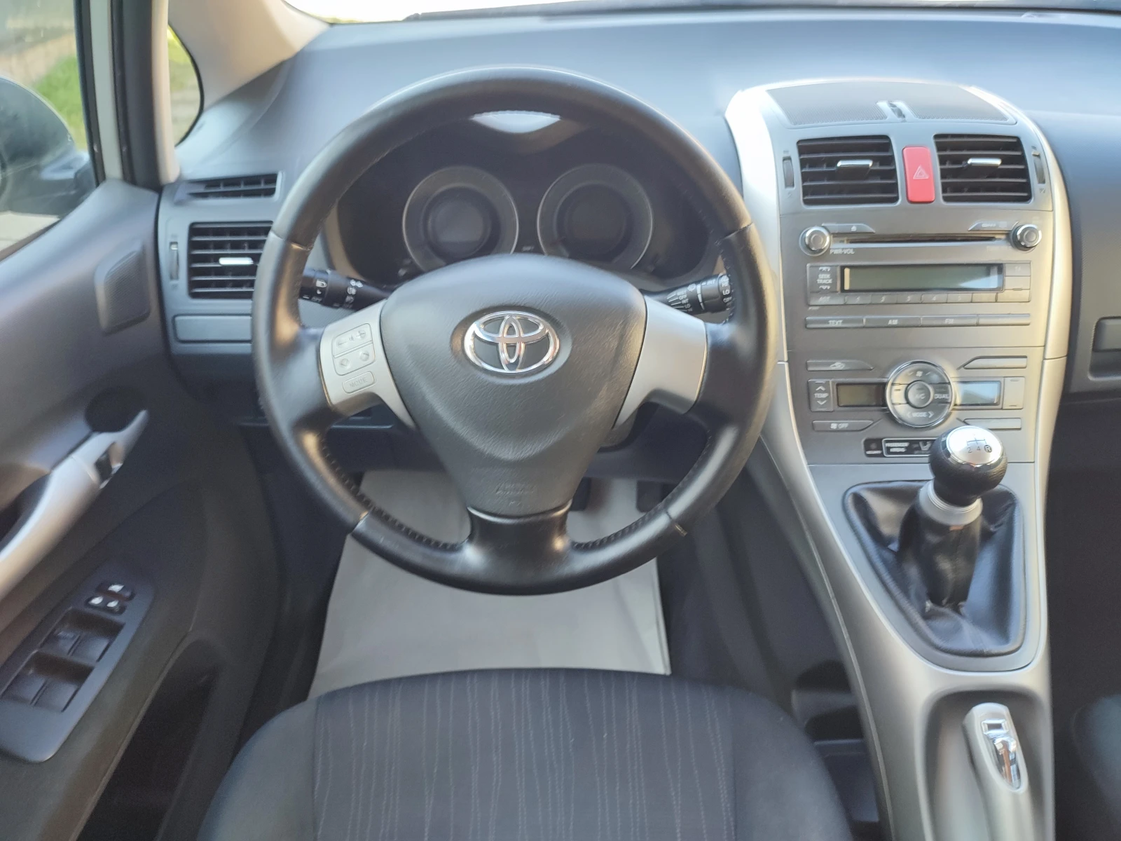 Toyota Auris 1.6i-124kc-ЕВРО4-КЛИМАТРОНИК - изображение 10
