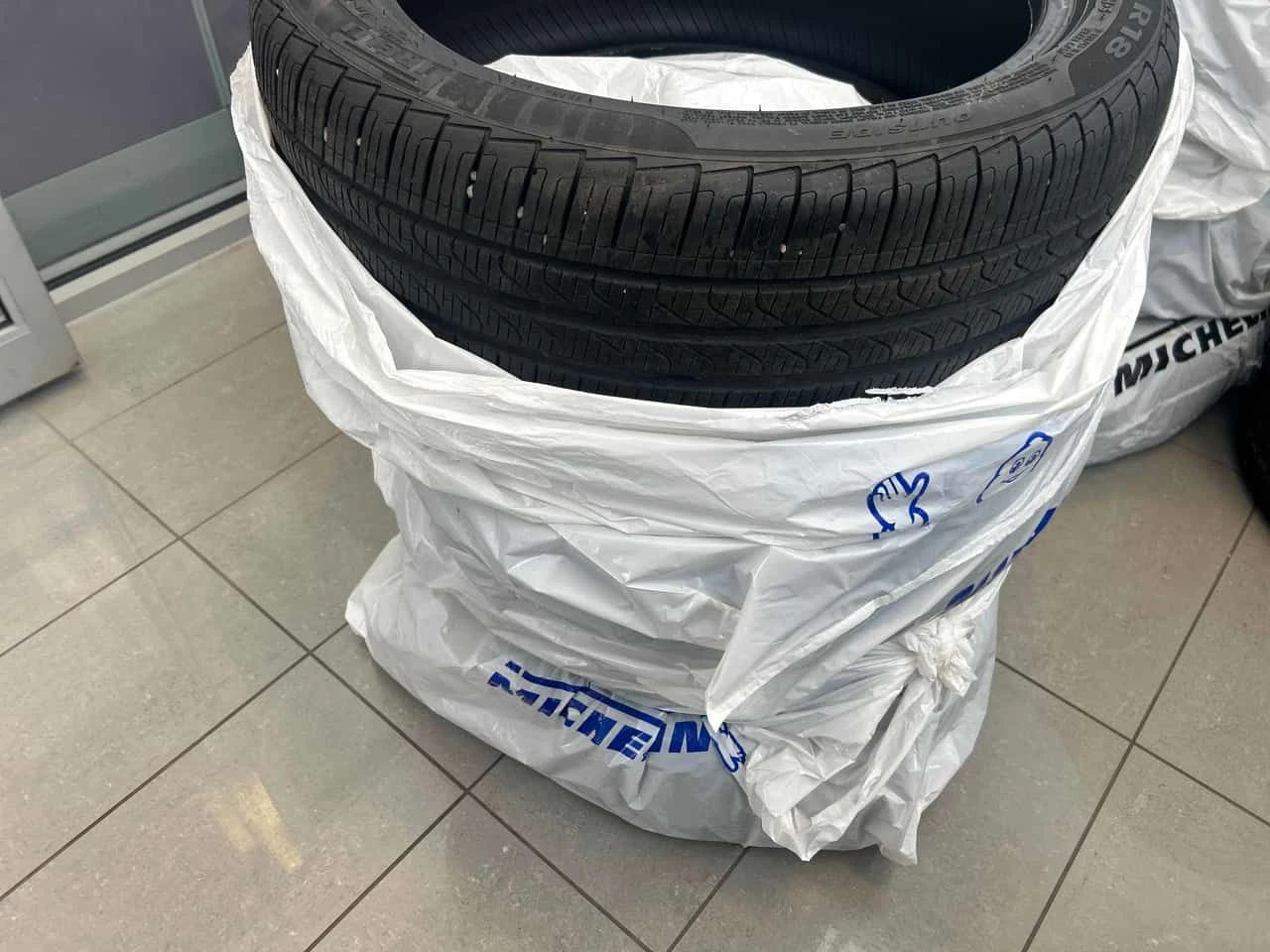 BMW 330 * xDrive * КОМПЛЕКТ ГУМИ * ПРЕДСТАВИТЕЛСТВО, снимка 17 - Автомобили и джипове - 53953678