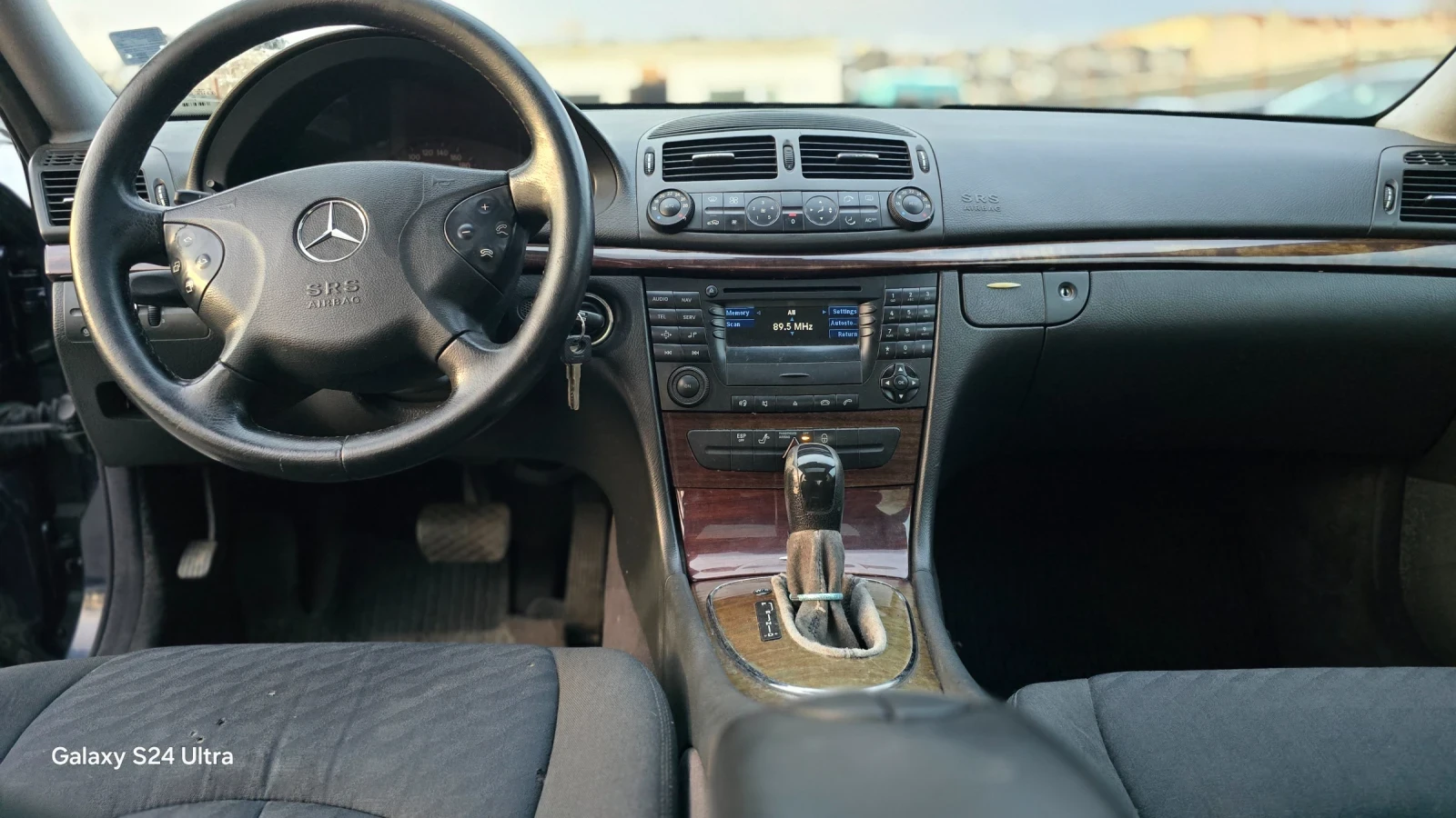 Mercedes-Benz E 220 Automat, снимка 6 - Автомобили и джипове - 53967003