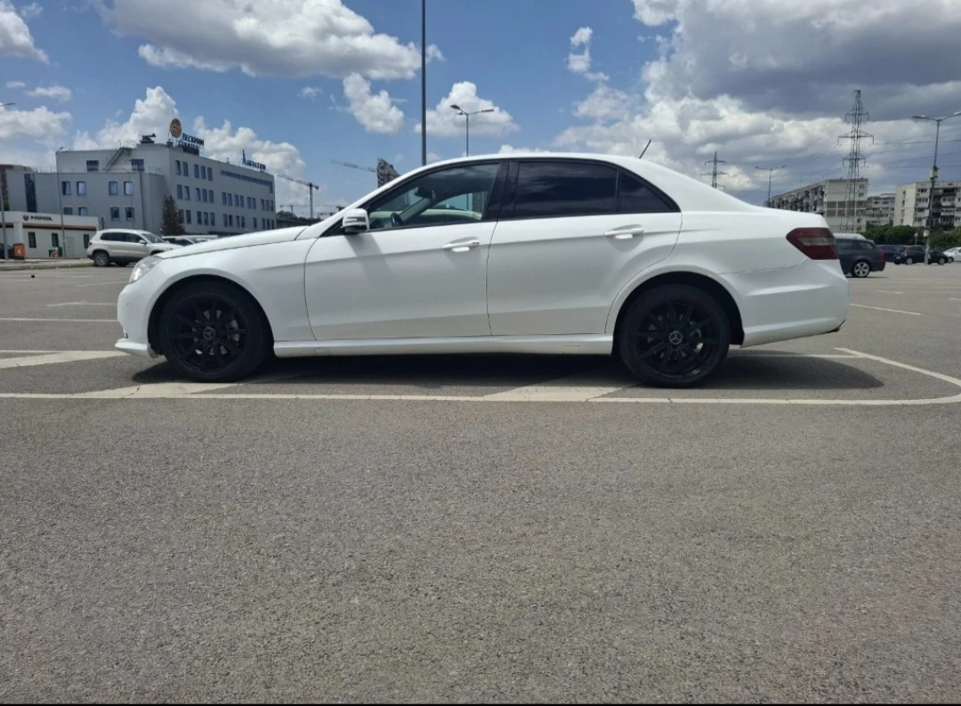 Mercedes-Benz E 200, снимка 3 - Автомобили и джипове - 54923616