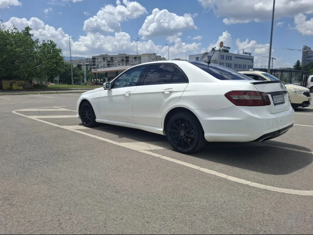 Mercedes-Benz E 200, снимка 4 - Автомобили и джипове - 54923616