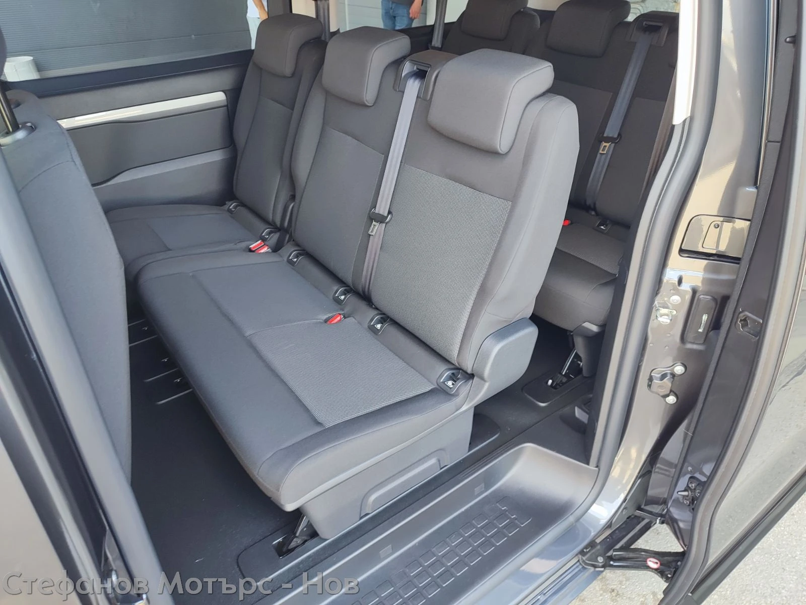 Opel Zafira Life MCA Business Edition 2.2 Diesel 180 АТ8 Large, снимка 13 - Автомобили и джипове - 55061739