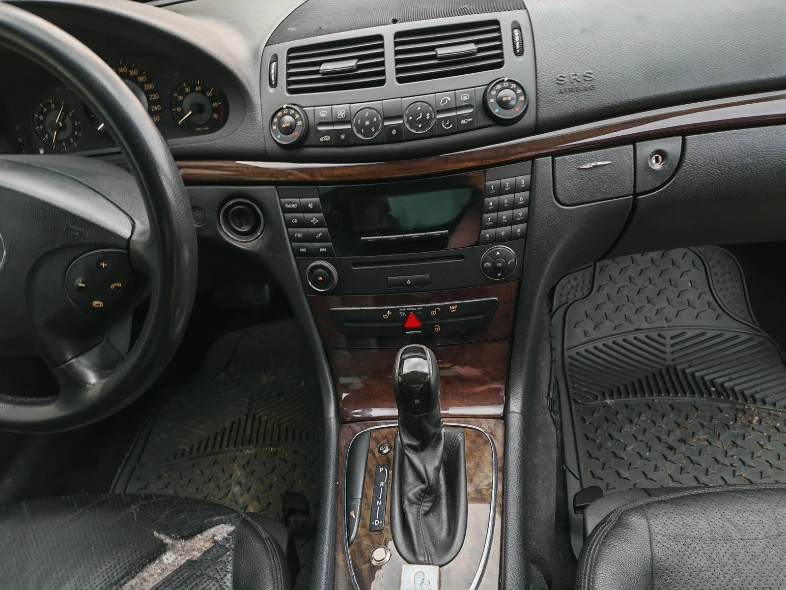 Mercedes-Benz E 200, снимка 3 - Автомобили и джипове - 55103287