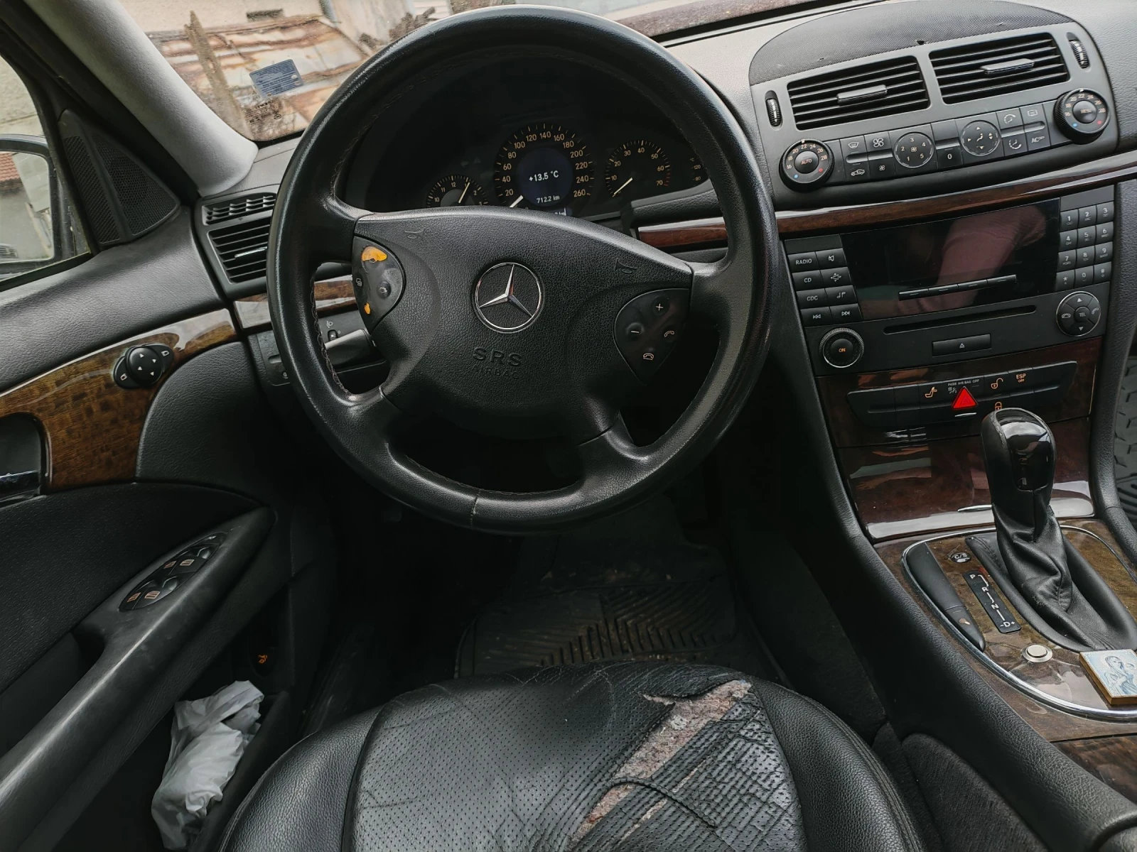 Mercedes-Benz E 200, снимка 4 - Автомобили и джипове - 55103287