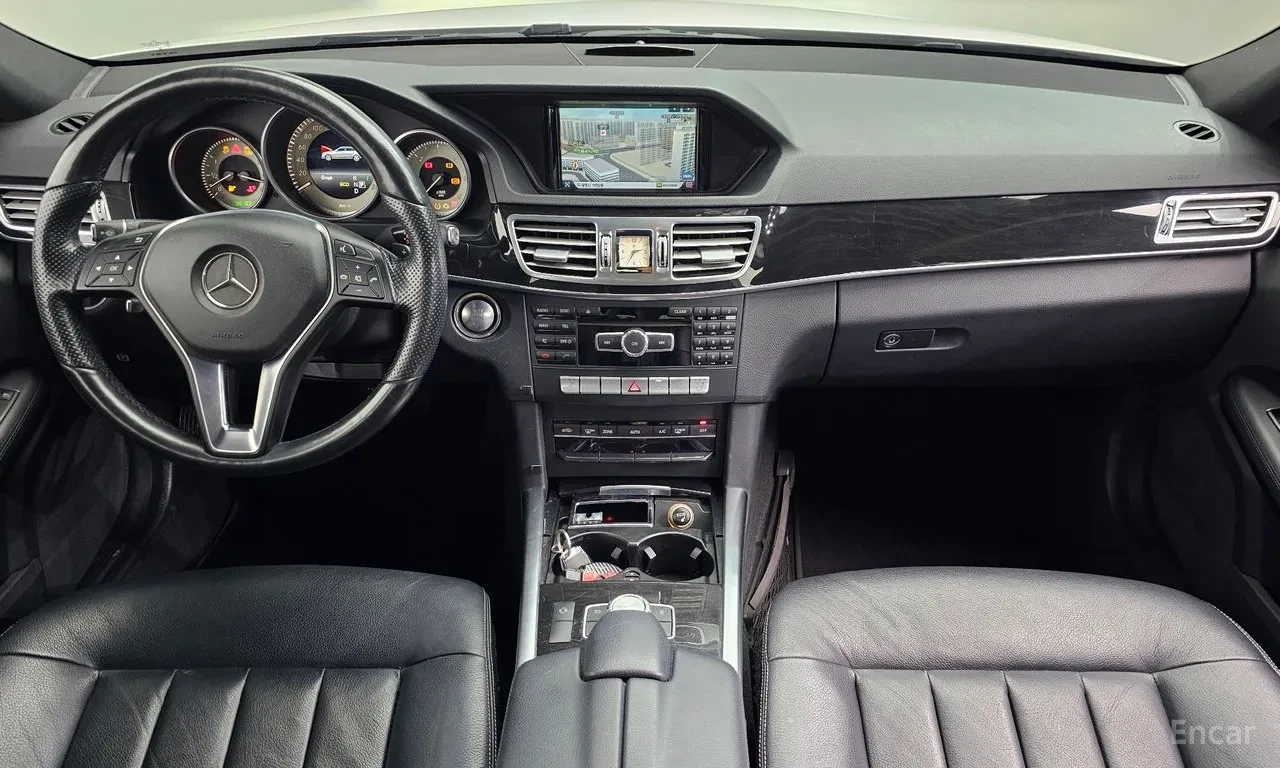 Mercedes-Benz E 220, снимка 5 - Автомобили и джипове - 56105056