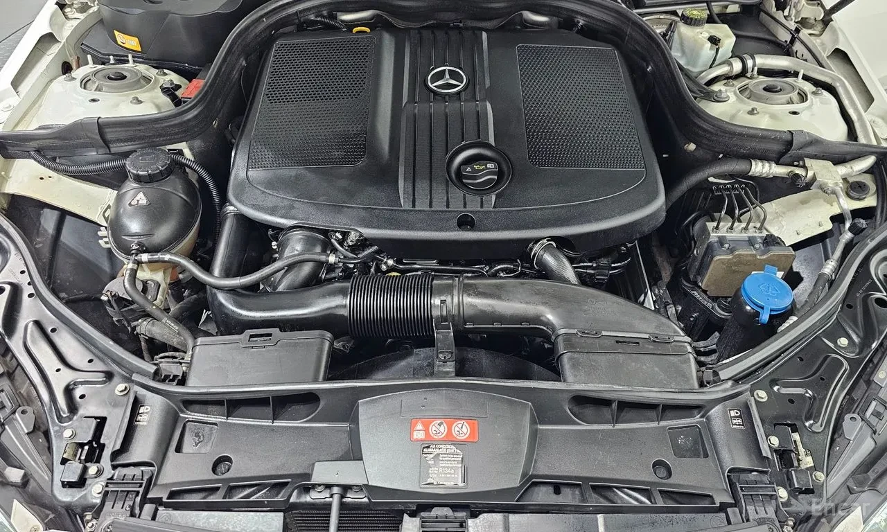 Mercedes-Benz E 220, снимка 4 - Автомобили и джипове - 56105056