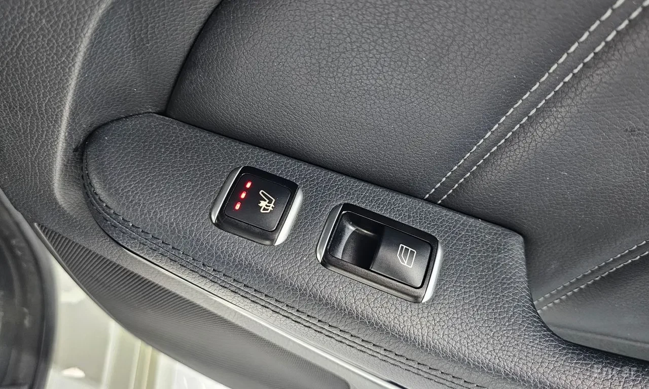 Mercedes-Benz E 220, снимка 14 - Автомобили и джипове - 56105056