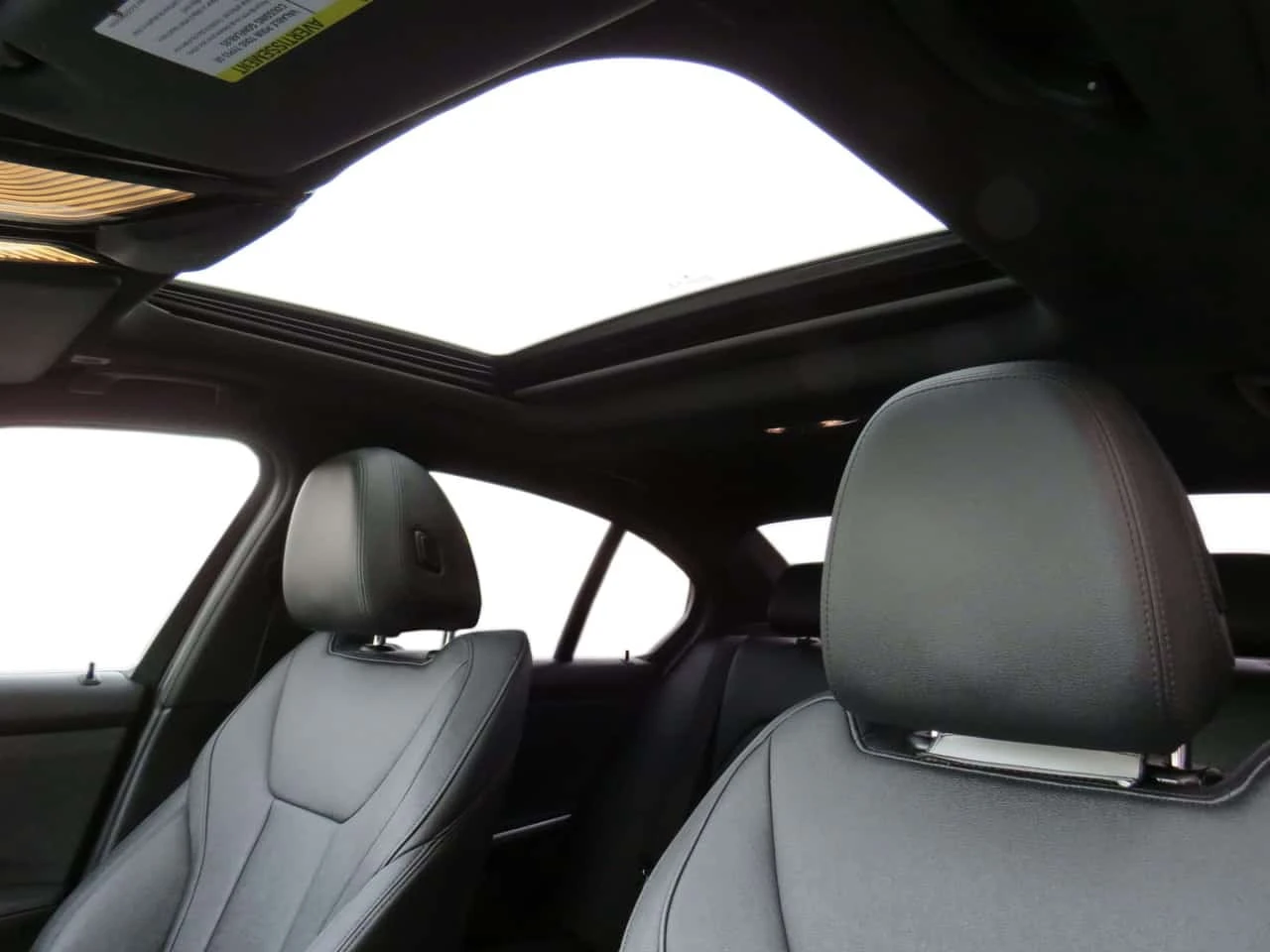 BMW 330 xDrive Sedan w/Navi Camera Sunroof Lea | Mobile.bg � ����������� 11