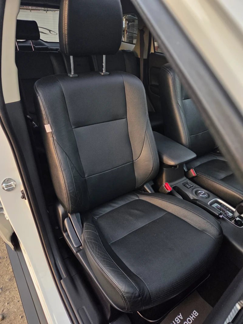 Mitsubishi Outlander 2.2DI-D 4x4 , снимка 17 - Автомобили и джипове - 52495934