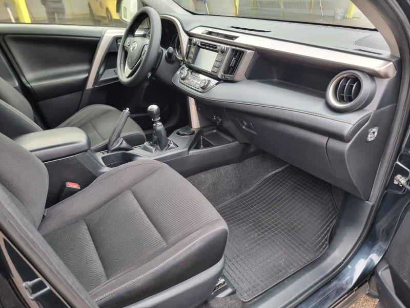 Toyota Rav4 2.0D4D* 4X4* NAVI * KAMERA* LED* Keyless* EVRO-5B*, снимка 12 - Автомобили и джипове - 52831924