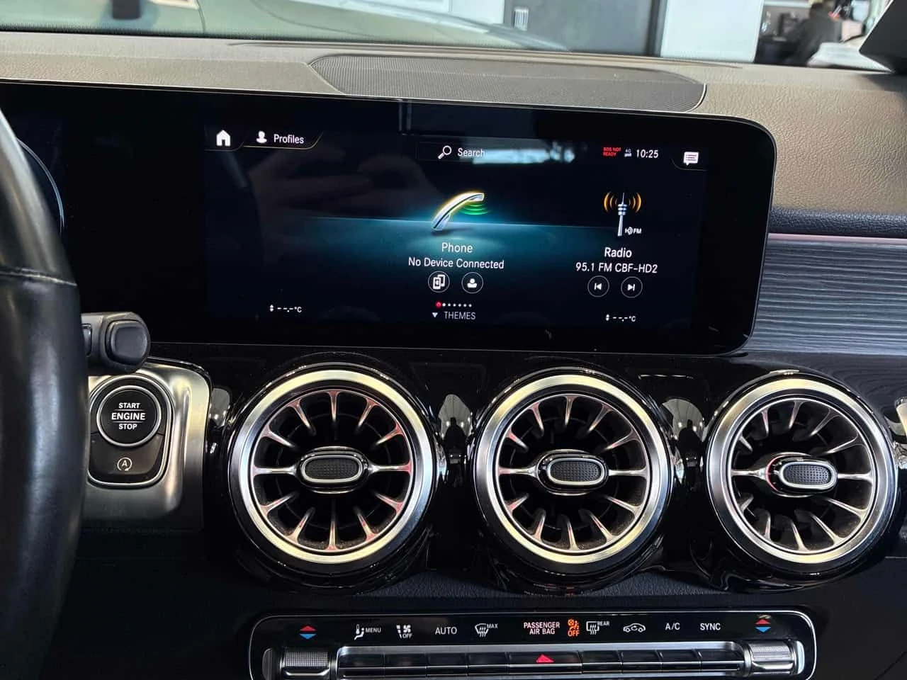 Mercedes-Benz GLB 250 ПАНОРАМА/ПОДГРЕВИ/360 КАМЕРИ, снимка 9 - Автомобили и джипове - 54033991