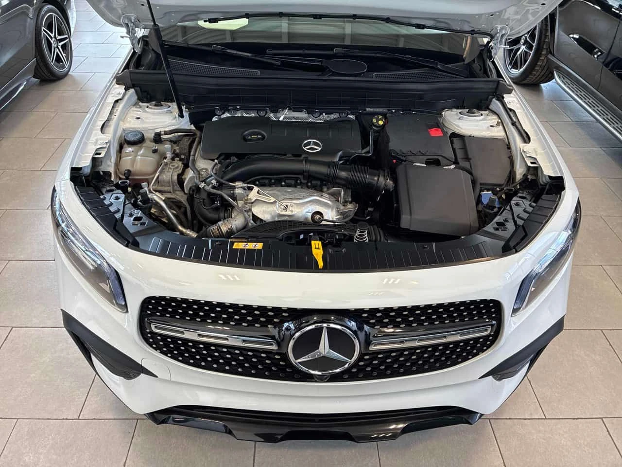 Mercedes-Benz GLB 250 ПАНОРАМА/ПОДГРЕВИ/360 КАМЕРИ, снимка 12 - Автомобили и джипове - 54033991