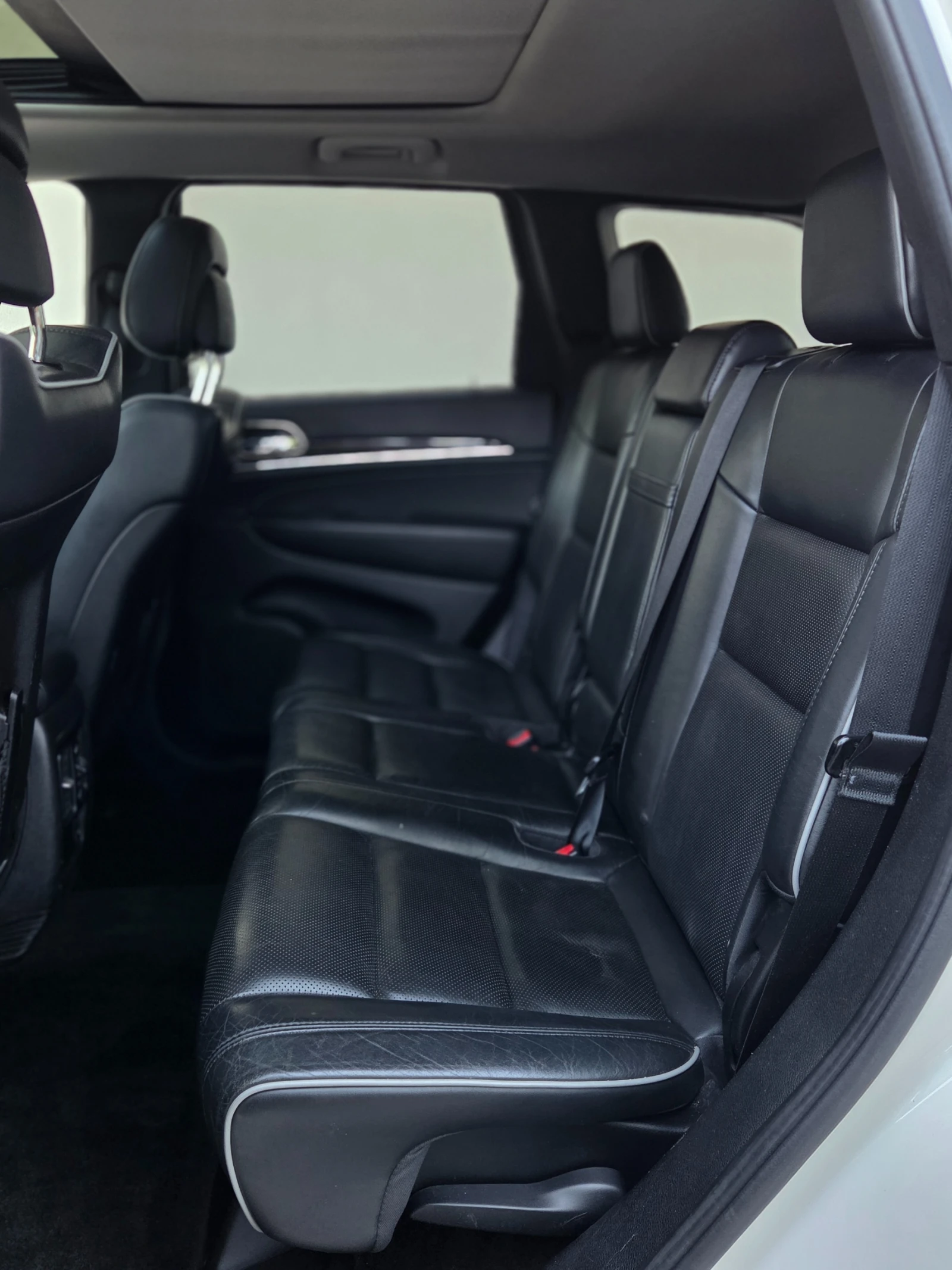 Jeep Grand cherokee 3.0CRD OVERLAND FULL, снимка 8 - Автомобили и джипове - 54425735