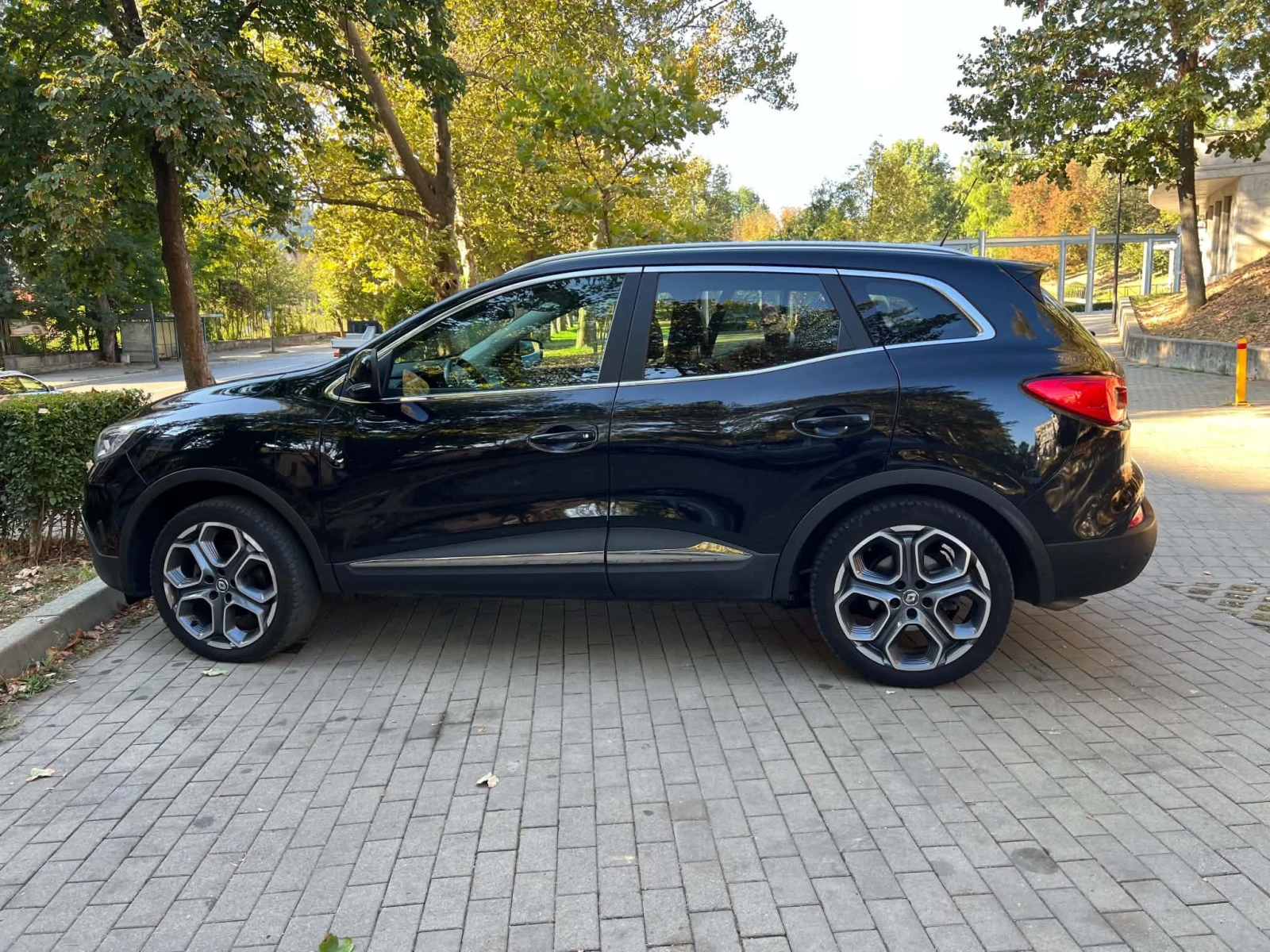 Renault Kadjar, снимка 2 - Автомобили и джипове - 56252541