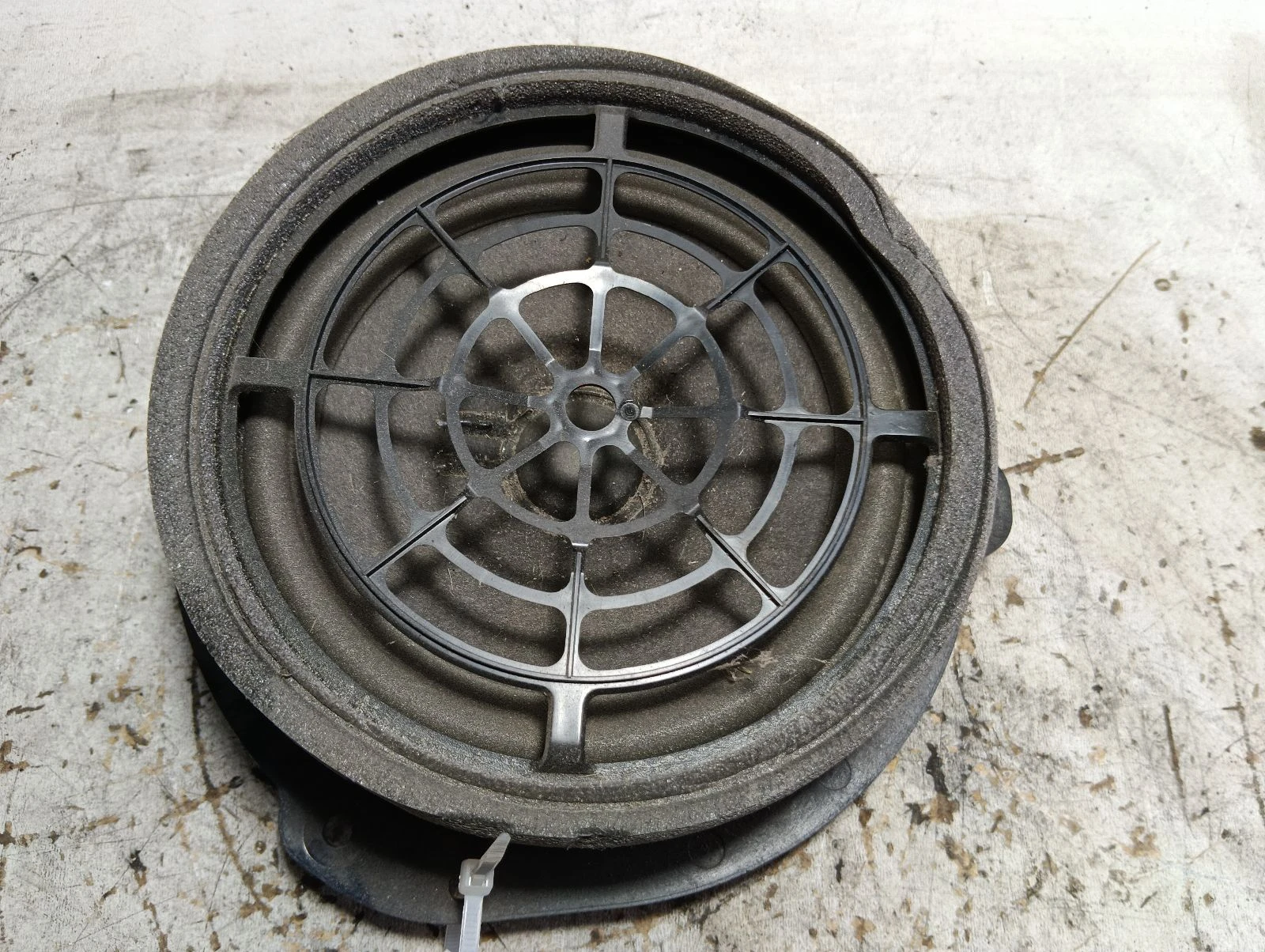 задна тонколона 8W5035411 Ауди А4 2.0 TDI