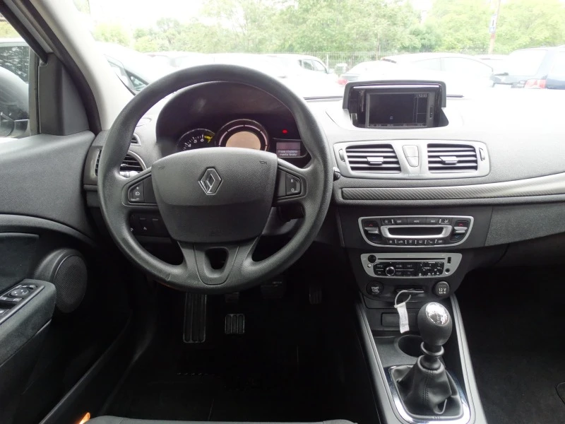 Renault Megane 1.6I SPORTOUR, снимка 9 - Автомобили и джипове - 45766025