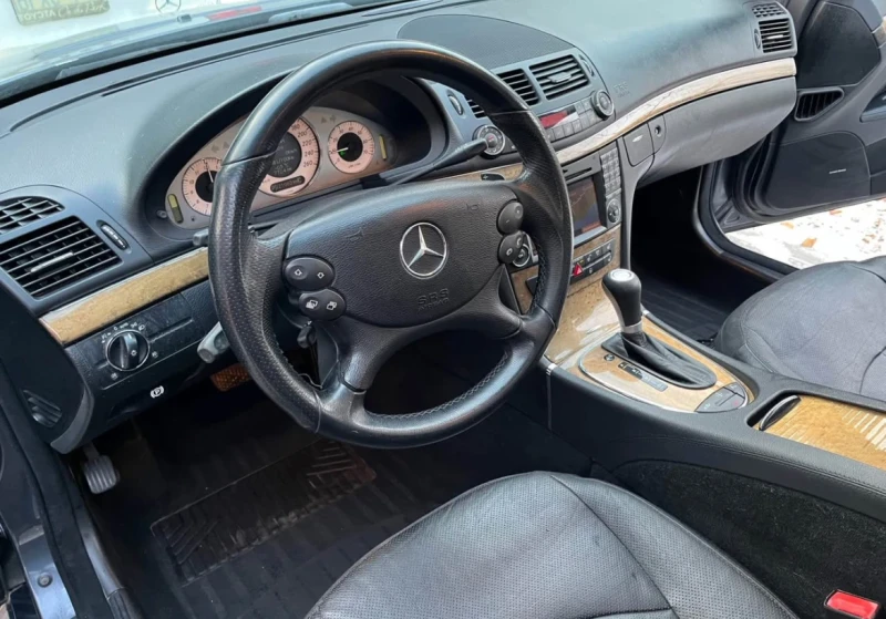 Mercedes-Benz E 500 550 * * ОБДУХВАНЕ  * * CARFAX * * АВТО КРЕДИТ * * , снимка 4 - Автомобили и джипове - 52960408