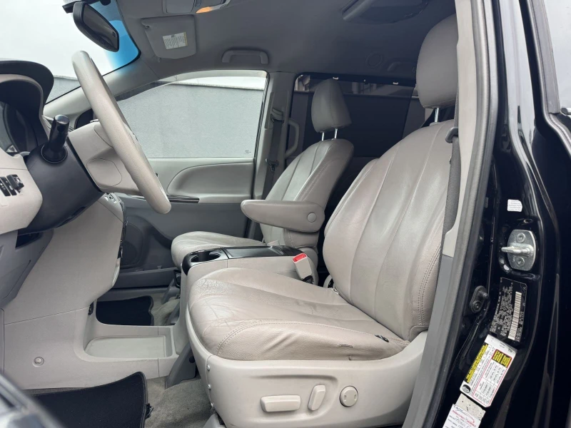 Toyota Sienna LE AWD 3.5L V6, снимка 9 - Автомобили и джипове - 53325739