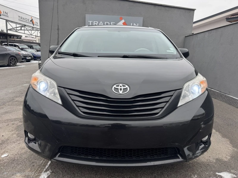 Toyota Sienna LE AWD 3.5L V6, снимка 2 - Автомобили и джипове - 53325739