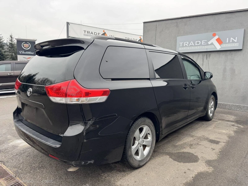 Toyota Sienna LE AWD 3.5L V6, снимка 4 - Автомобили и джипове - 53325739