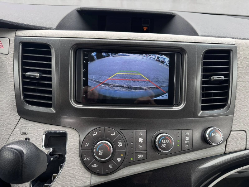 Toyota Sienna LE AWD 3.5L V6, снимка 14 - Автомобили и джипове - 53325739