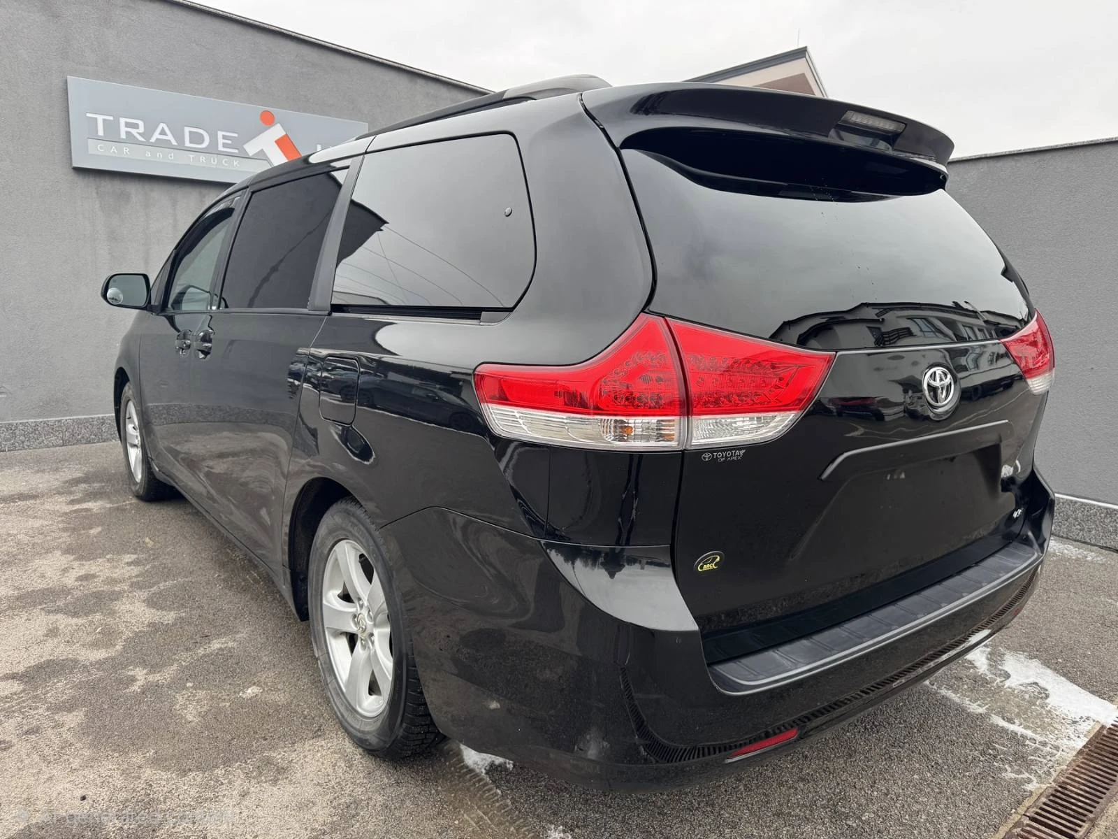 Toyota Sienna LE AWD 3.5L V6 - изображение 6