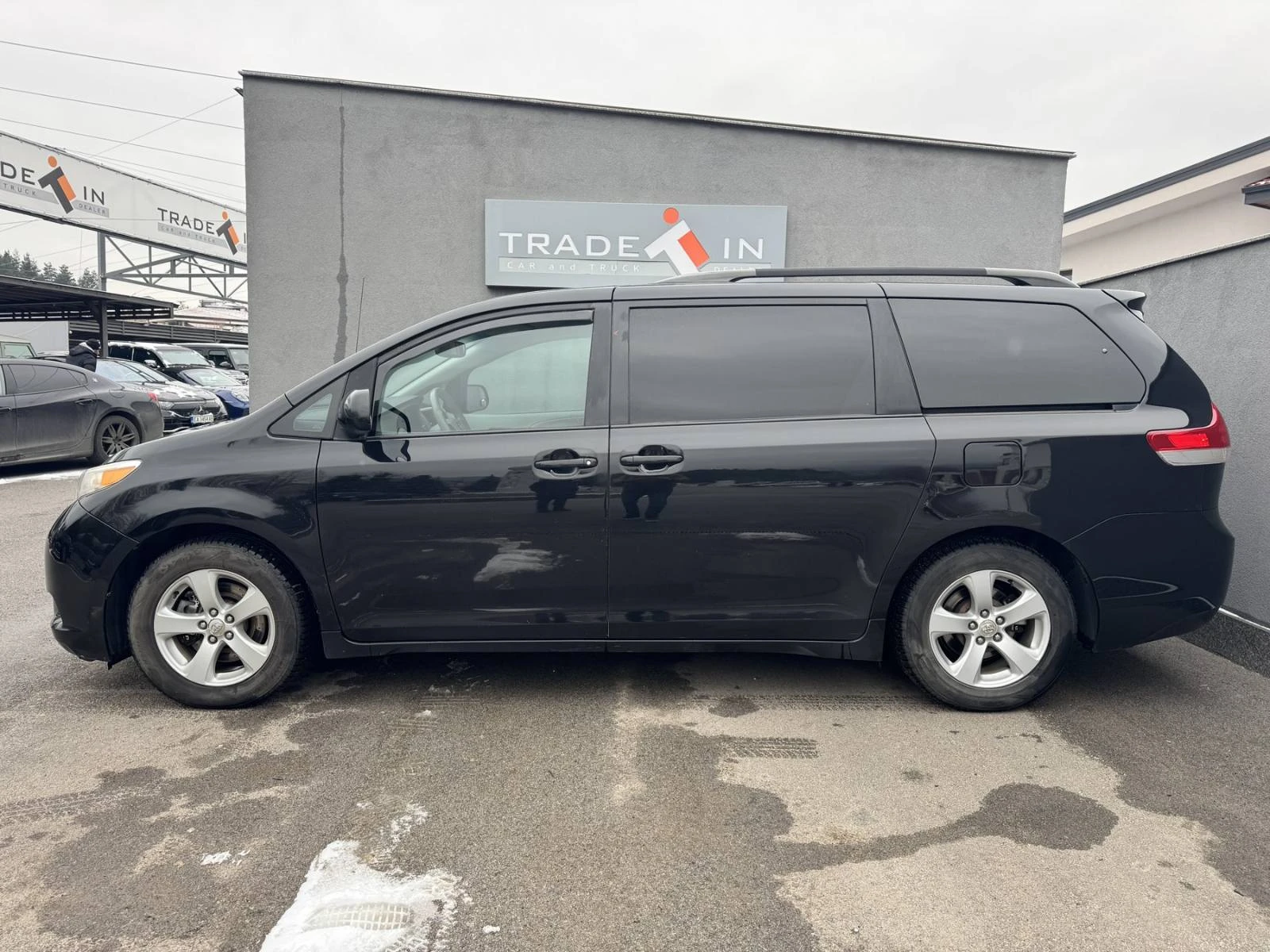 Toyota Sienna LE AWD 3.5L V6 - изображение 7