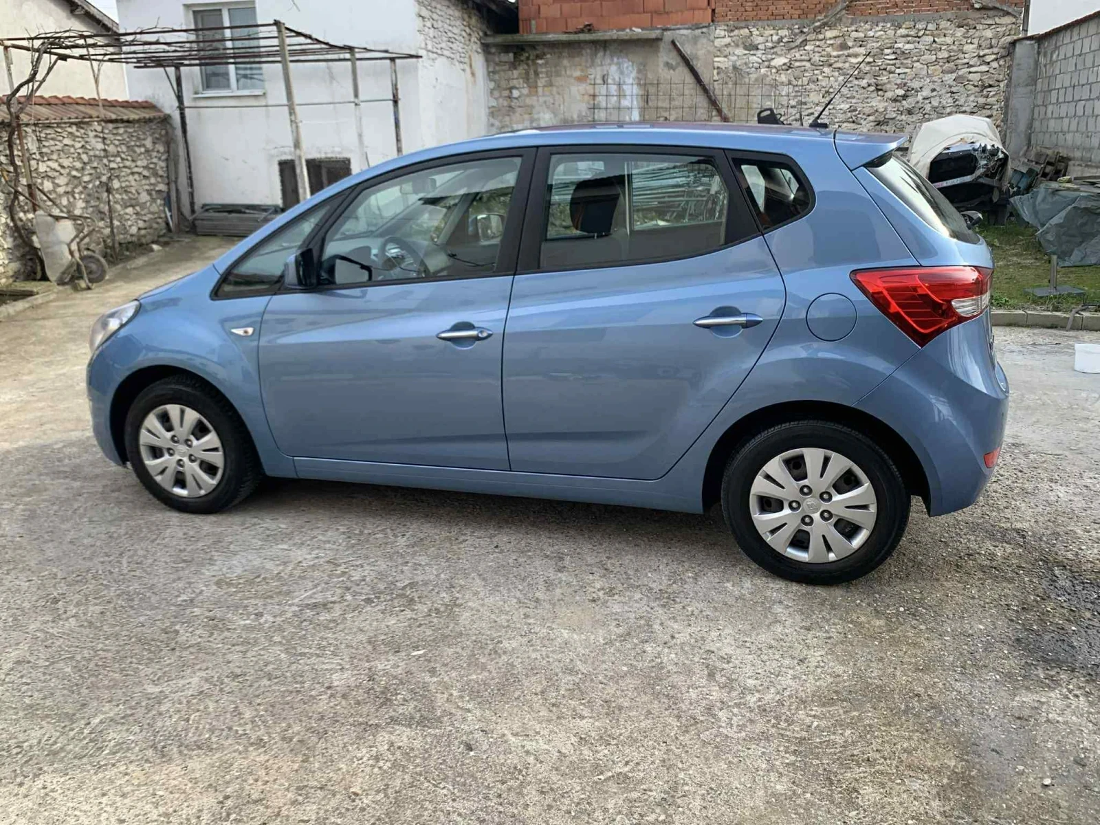Hyundai Ix20, снимка 2 - Автомобили и джипове - 53892252