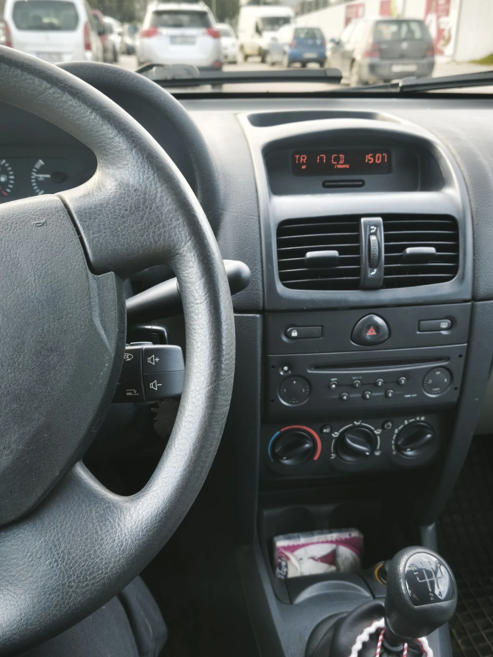 Renault Clio 1.5DCI, снимка 12 - Автомобили и джипове - 54042630