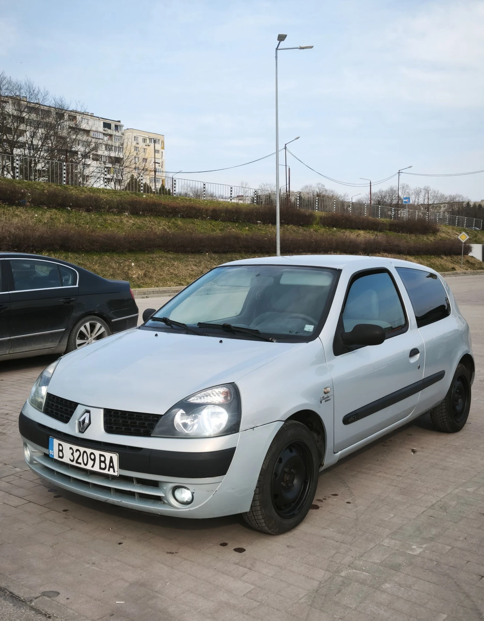 Renault Clio 1.5DCI, снимка 3 - Автомобили и джипове - 54042630