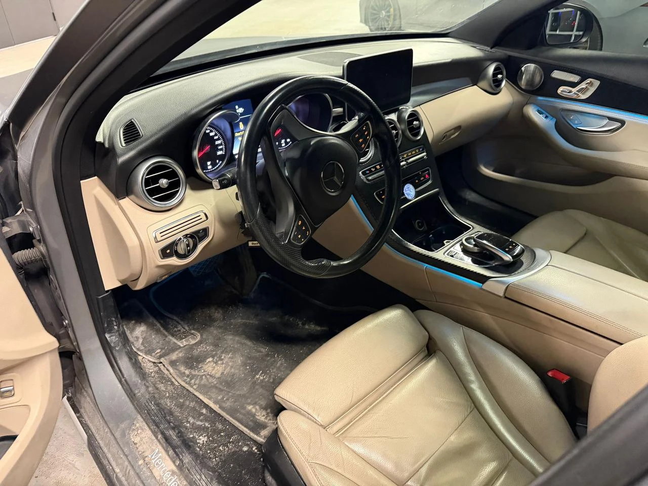 Mercedes-Benz C 400 4MATIC* AMG* BURMESTER* ПОДГРЕВ* КАМЕРА* ПАНОРАМА, снимка 4 - Автомобили и джипове - 54224385