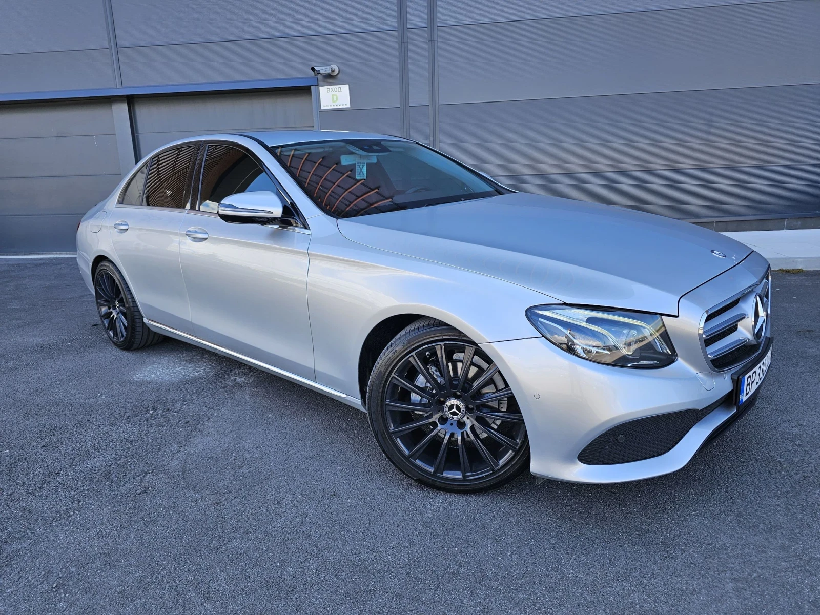 Mercedes-Benz E 220 9G-TRONIC* BURMASTER* AMBIENT , снимка 17 - Автомобили и джипове - 54796159