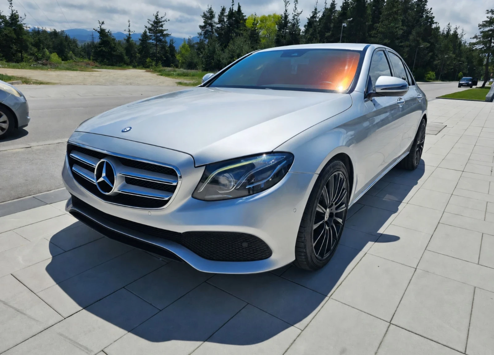 Mercedes-Benz E 220 9G-TRONIC* BURMASTER* AMBIENT , снимка 12 - Автомобили и джипове - 54796159