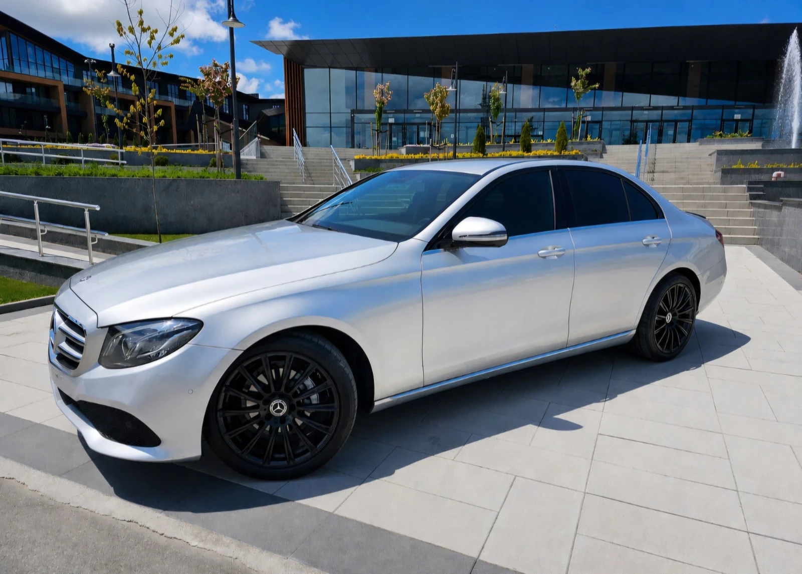 Mercedes-Benz E 220 9G-TRONIC* BURMASTER* AMBIENT , снимка 5 - Автомобили и джипове - 54796159