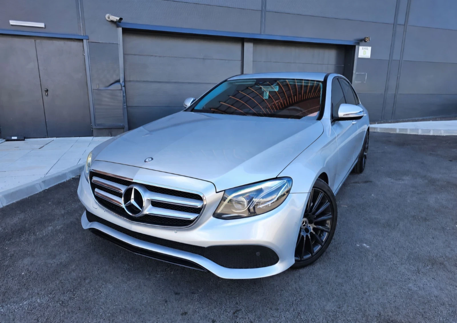 Mercedes-Benz E 220 9G-TRONIC* BURMASTER* AMBIENT , снимка 10 - Автомобили и джипове - 54796159