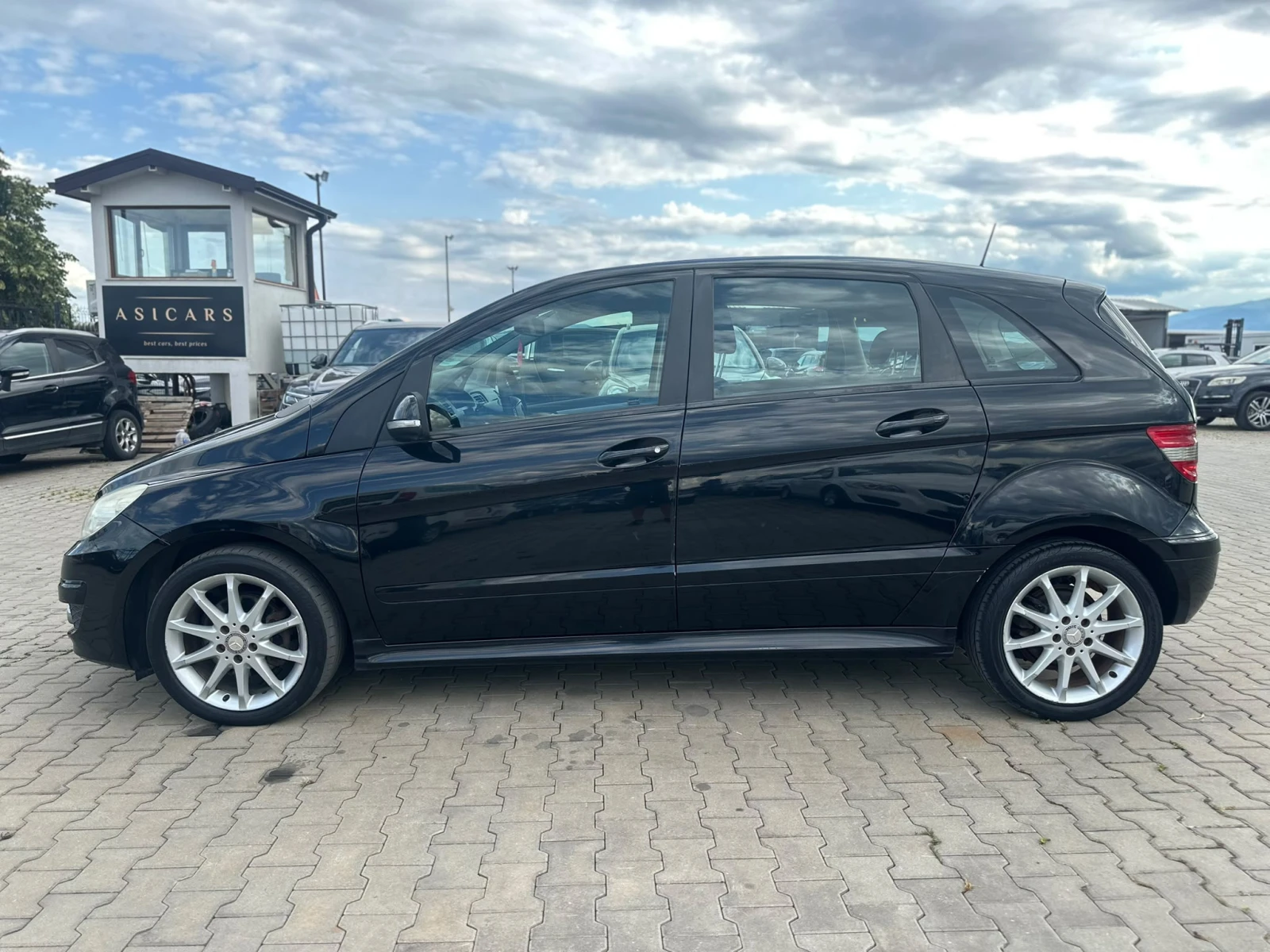 Mercedes-Benz B 180 / 2.0D / NAVI / ПОДГРЕВ /, снимка 2 - Автомобили и джипове - 55183935