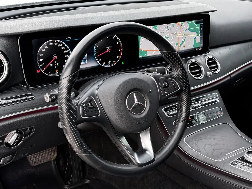 Mercedes-Benz E 400 4MATIC* AMG* HEAD UP* BURMESTER* DIS* КРАЙНА ЦЕНА, снимка 7 - Автомобили и джипове - 55406099
