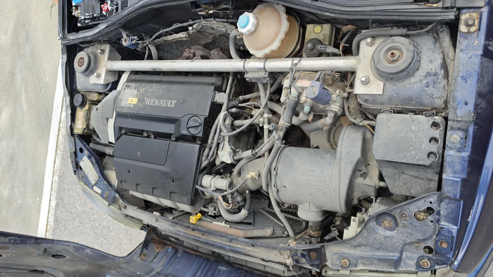 Renault Clio 1.8 16v, снимка 9 - Автомобили и джипове - 55598157