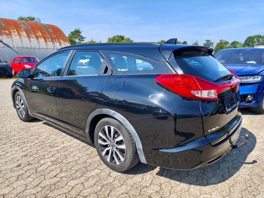 Honda Civic Tourer 1.6 i-DTEC Comfort, снимка 4 - Автомобили и джипове - 55853511