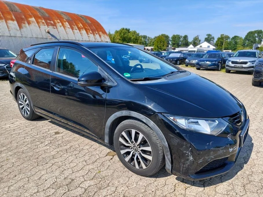 Honda Civic Tourer 1.6 i-DTEC Comfort, снимка 2 - Автомобили и джипове - 55853511
