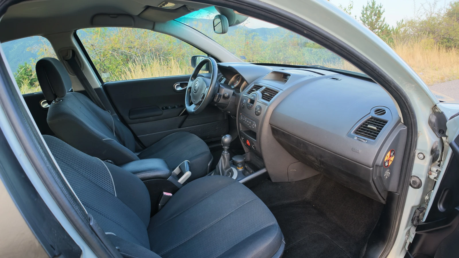Renault Megane 1.9dci 120кс., снимка 11 - Автомобили и джипове - 55928571
