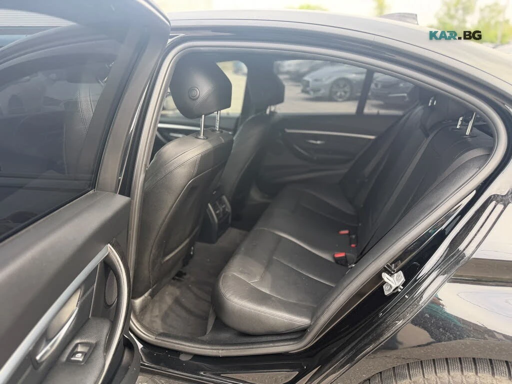 BMW 330 xDrive* АвтоКредит* (ЦЕНА ДО БГ) , снимка 11 - Автомобили и джипове - 55936365