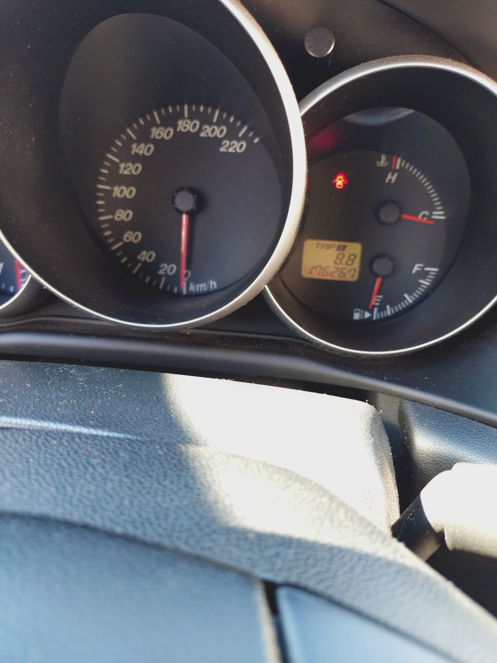 Mazda 3 Hatchback (BK), снимка 13 - Автомобили и джипове - 56278984