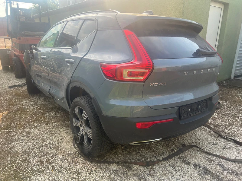 Volvo XC40 T4 AWD R Design, снимка 1 - Автомобили и джипове - 40940602