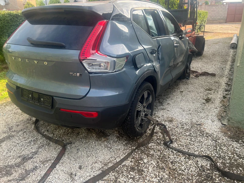 Volvo XC40 T4 AWD R Design, снимка 4 - Автомобили и джипове - 40940602