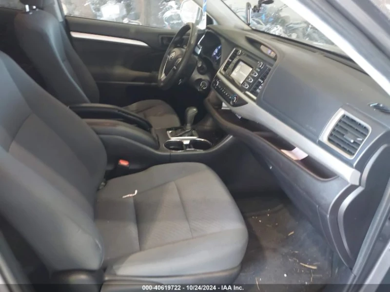 Toyota Highlander LE, снимка 9 - Автомобили и джипове - 47981318