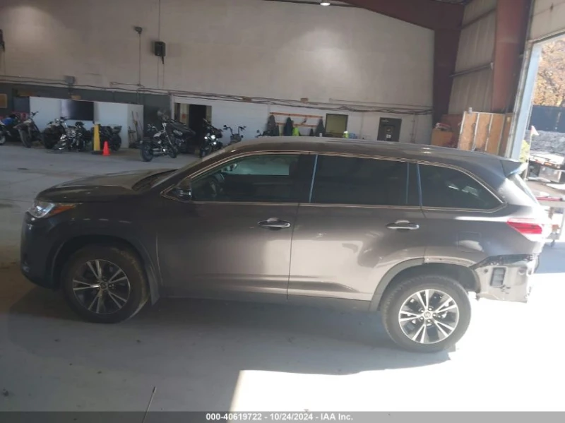 Toyota Highlander LE, снимка 4 - Автомобили и джипове - 47981318